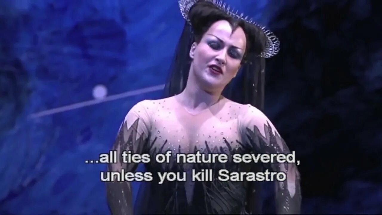 Анна нетребко ария царицы ночи. Анна нетребко царица ночи. Ночная королева песня. Ночная королева песня. Царица ночи опера волшебная флейта.