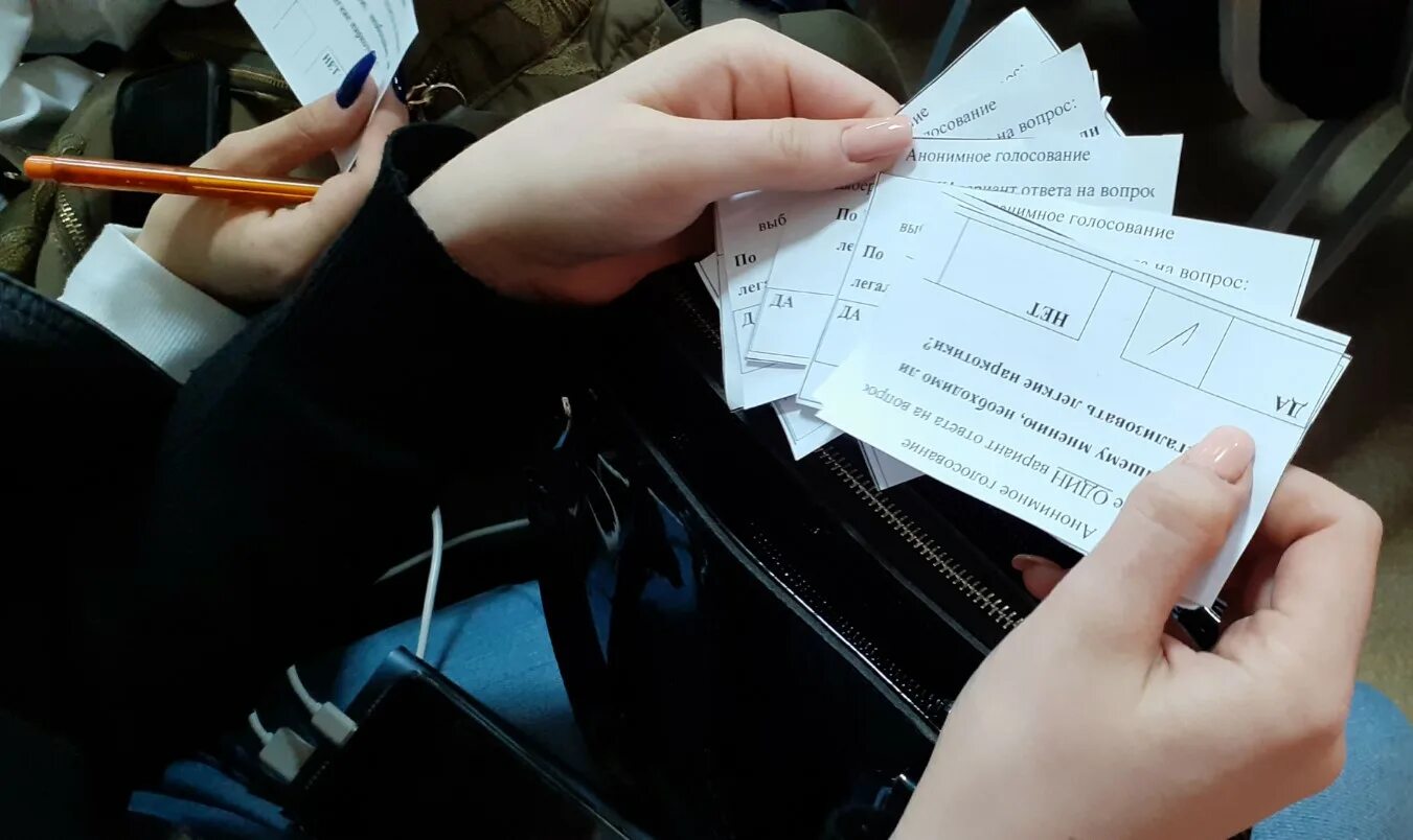 как сделать анонимный опрос. как называется анонимное голосование. голосование в вк. в выборах побеждает тот кто. опросы.