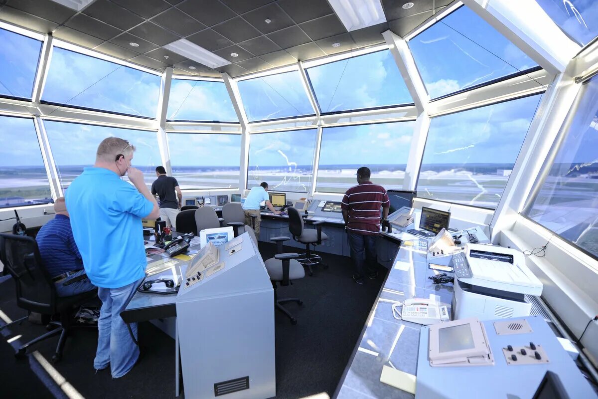 Нарушений правил воздушного движения. ATC Air Traffic Control. Авиадиспетчер МЦ АУВД. Air Traffic Controller Tower. Air Traffic Control Towers.