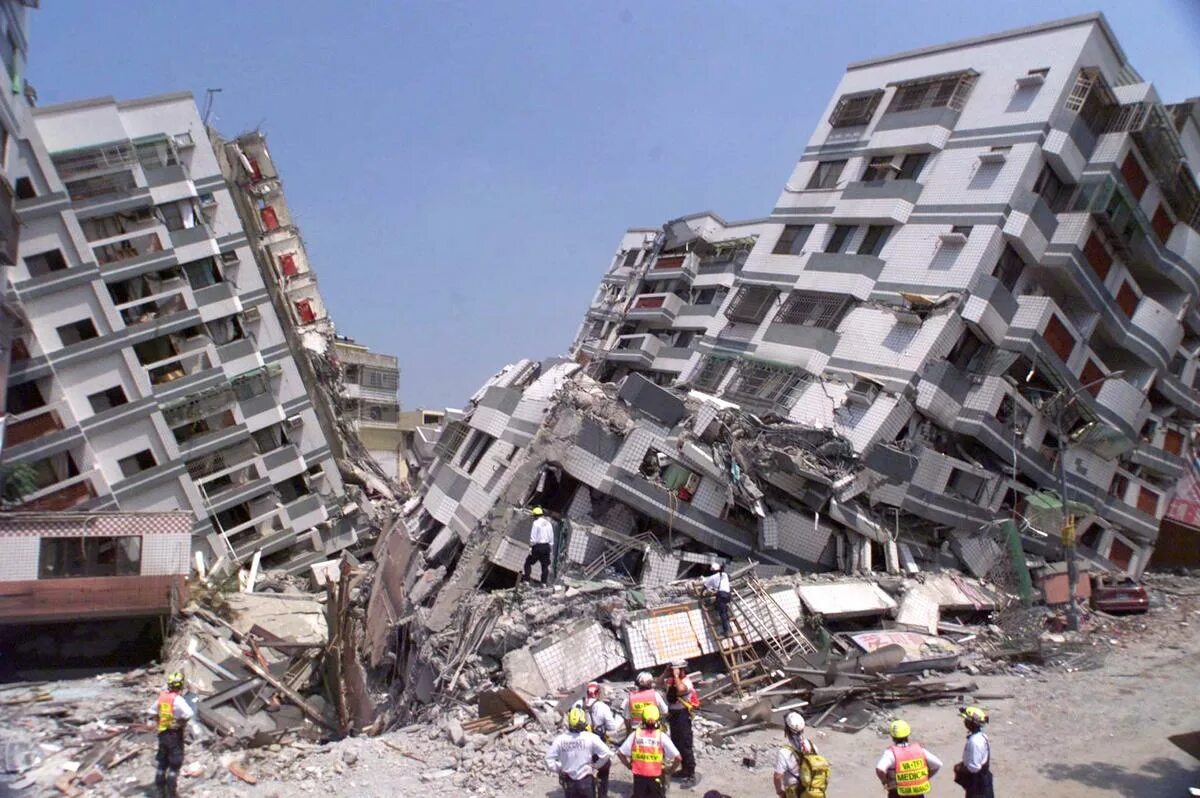 Тайвань после землетрясения. Лос Анджелес землетрясение 1994. Землетрясение Лос Анджелес 1994 дом. Землетрясение в Лос-Анджелесе 1994 землетрясения в США. Тянь-Шань землетрясение 1976.