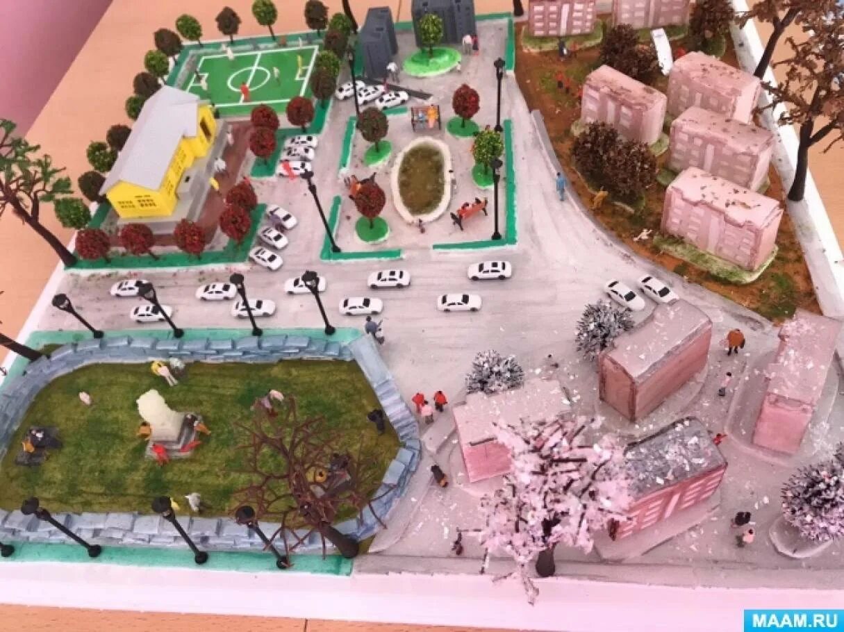 Макет дороги для детского сада. Конструирование в детском саду. Макет пдд своими руками. Макет города в детском саду в средней группе. Макет улицы с детьми средней группы.