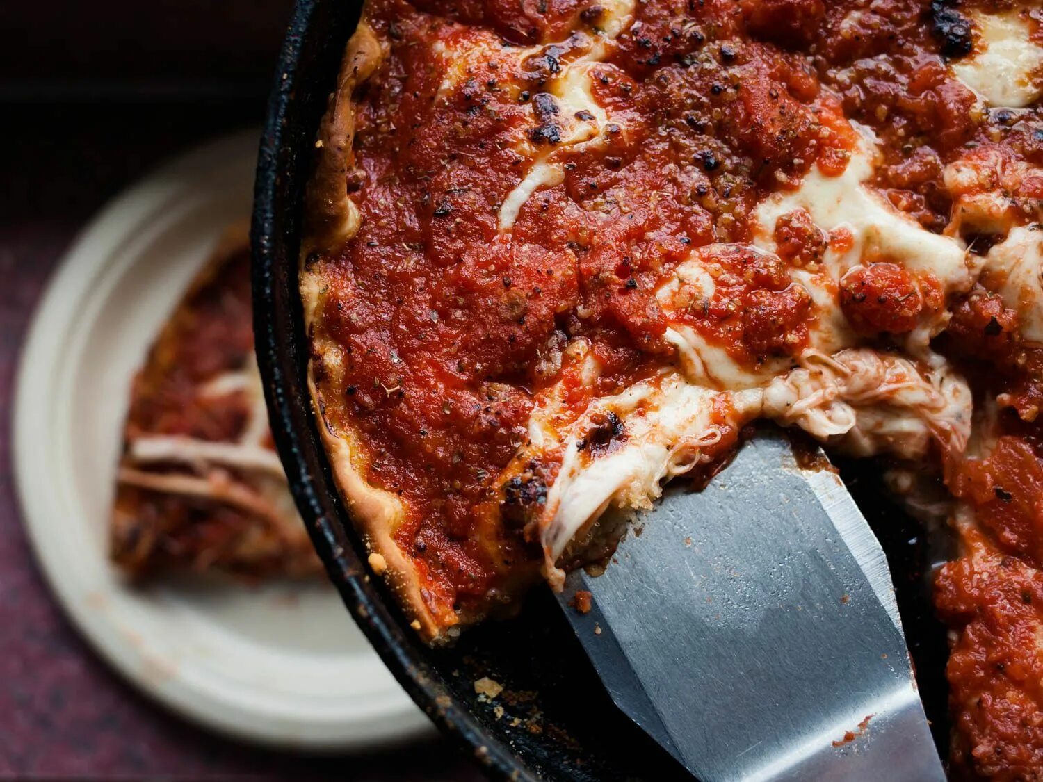 Чикагская пицца пирог. Пицца deep dish. Chicago deep dish pizza. Чикагская пицца. Пицца нью-йоркского стиля.