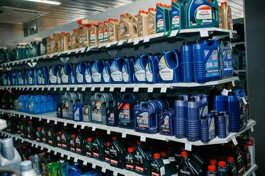 Масло нягань. Ruxx oil extreme c3 5w-30. Масломарт в ханты-мансийске. Канистра машинного масла. Масло автомобильное.