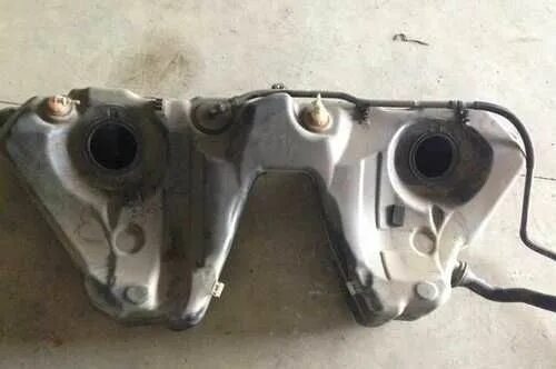 Бак бмв е70. Насос в баке bmw x5 e70 дизель. Топливный бак bmw e70 дизель. Топливный бак bmw x1. 4 топливная система.