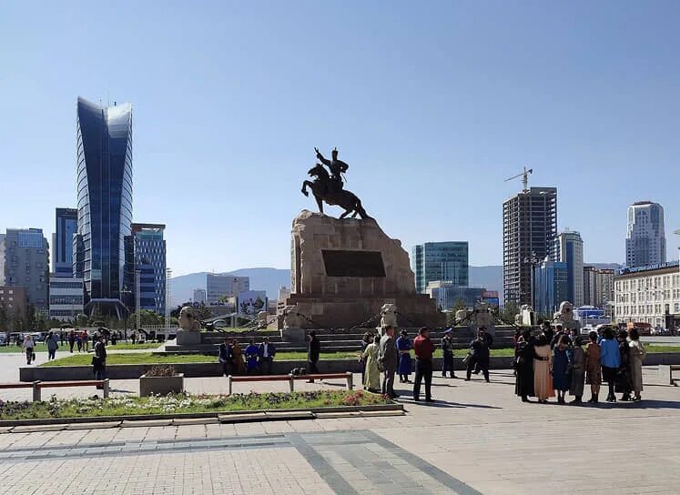 Столица улан батор страна. Улан Батор памятник. Монголия Улан Батор достопримечательности. Улан Батор 2022. Столица Монголии 2022.