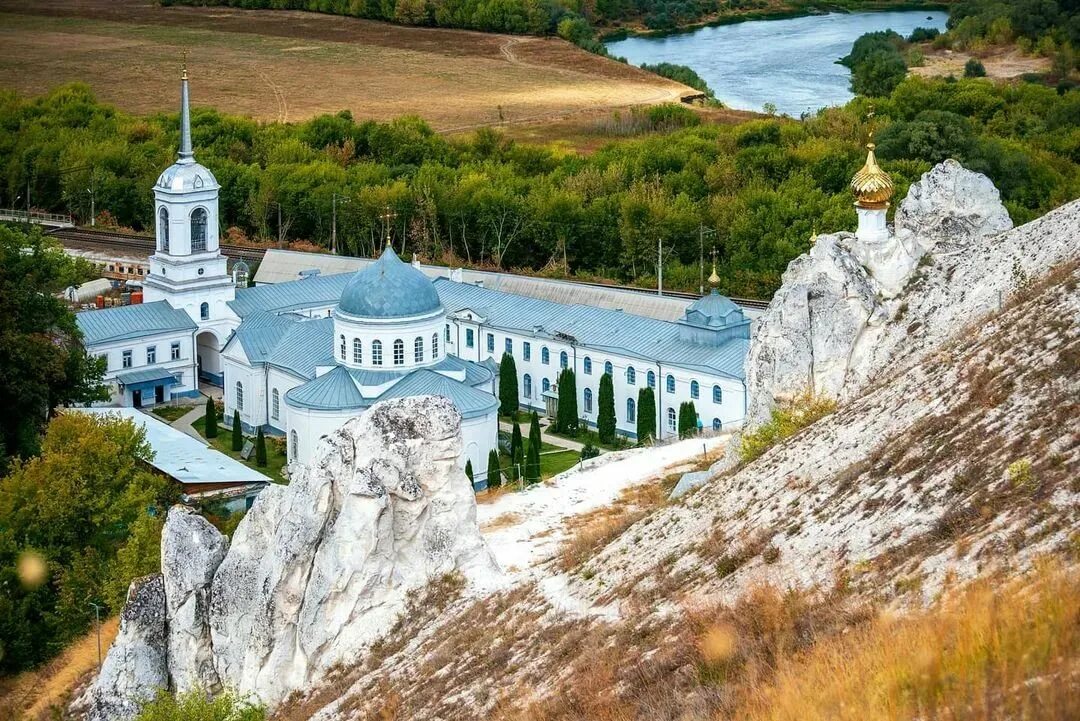 Монастыри воронежской области сайт. Свято-Успенский Дивногорский монастырь. Дивногорский Успенский монастырь. Дивногорье монастырь. Дивногорский Успенский монастырь Воронежская область.