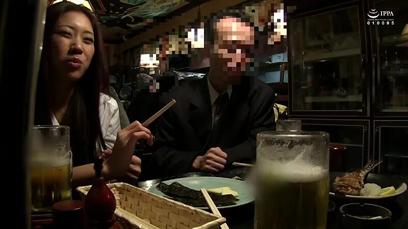 Drink japanese wife. Chinese Subtitles. Get drunk. I got drunk drunk in the Restaurant. Get her drunk.