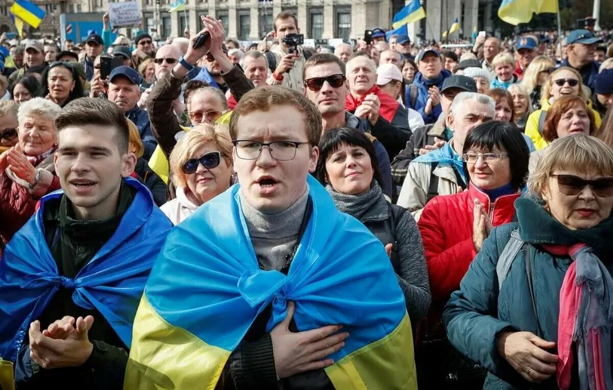 Население украины против россии. Жители Украины. Украина люди. Украина для украинцев. Украинцы люди.