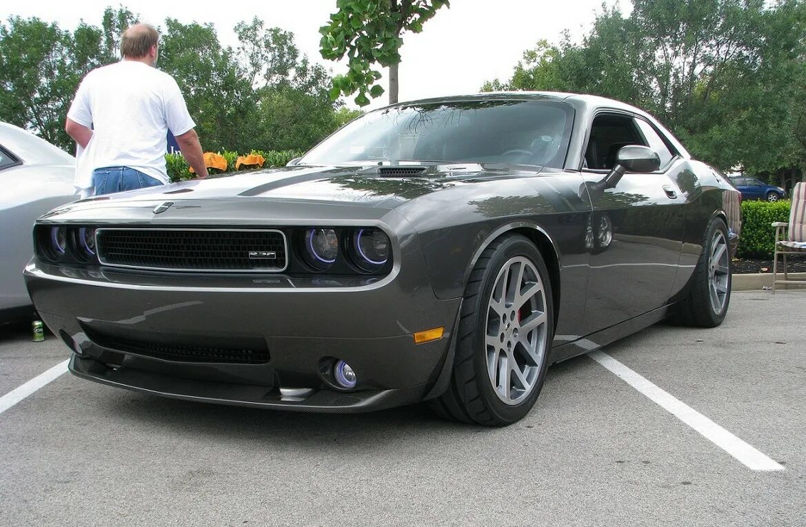 Dodge tuning. Dodge Challenger тюнингованный. Тюнинговые Додж Челленджер. Dodge Challenger 1990. Dodge Challenger 2013 Tuning.