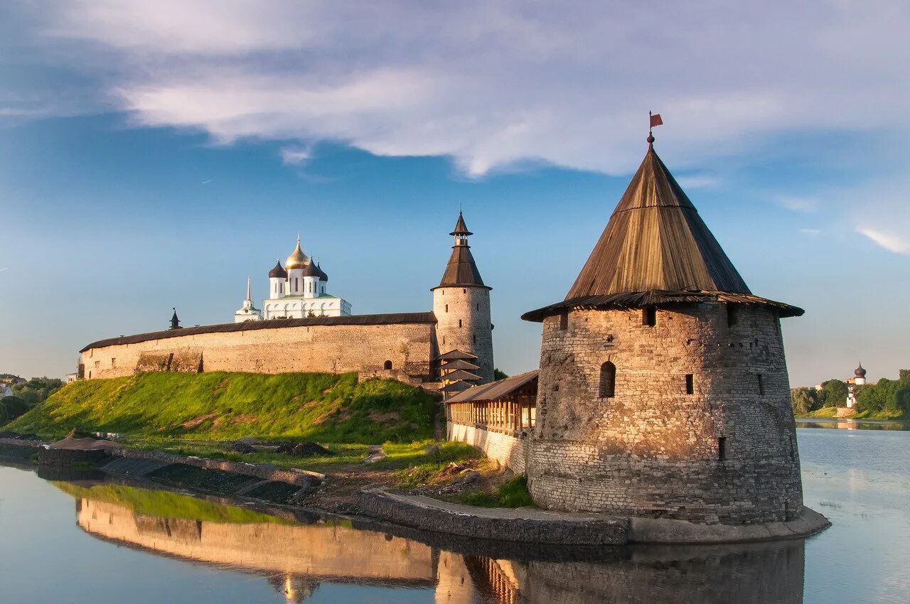 Псковский Кремль Псков. Псковская крепость кром. Экскурсия Псков Изборск Печоры. Псковский Кремль Изборск. Тур новгород псков