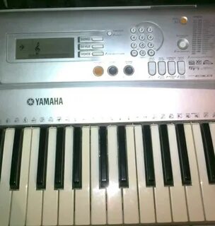 Yamaha psr e373
