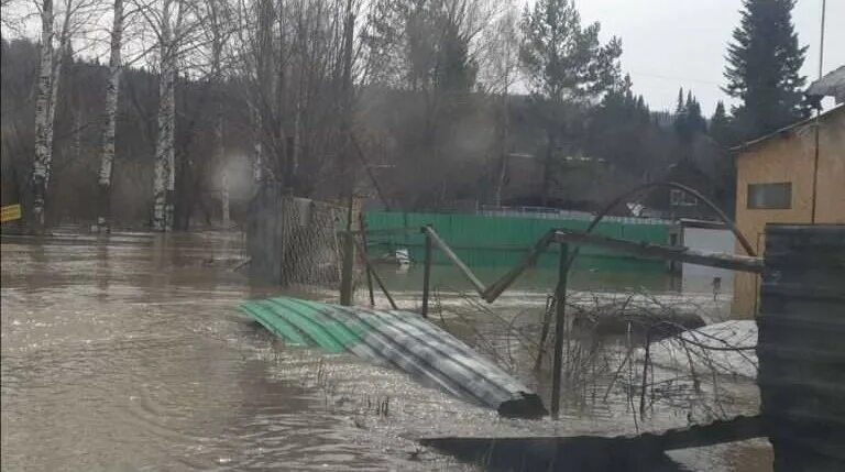 Уровень воды в реках новокузнецка. Река Карлык Новокузнецк. Карлык река Новокузнецк Томь. Паводок 2021 Новокузнецк. Подтопления Кантаурово Нижегородской.