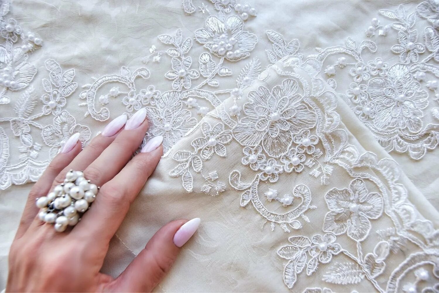 свадебное платье с кружевами. свадебное кружево. свадебное кружево. свадебные ткани. свадебное платье с кружевами.