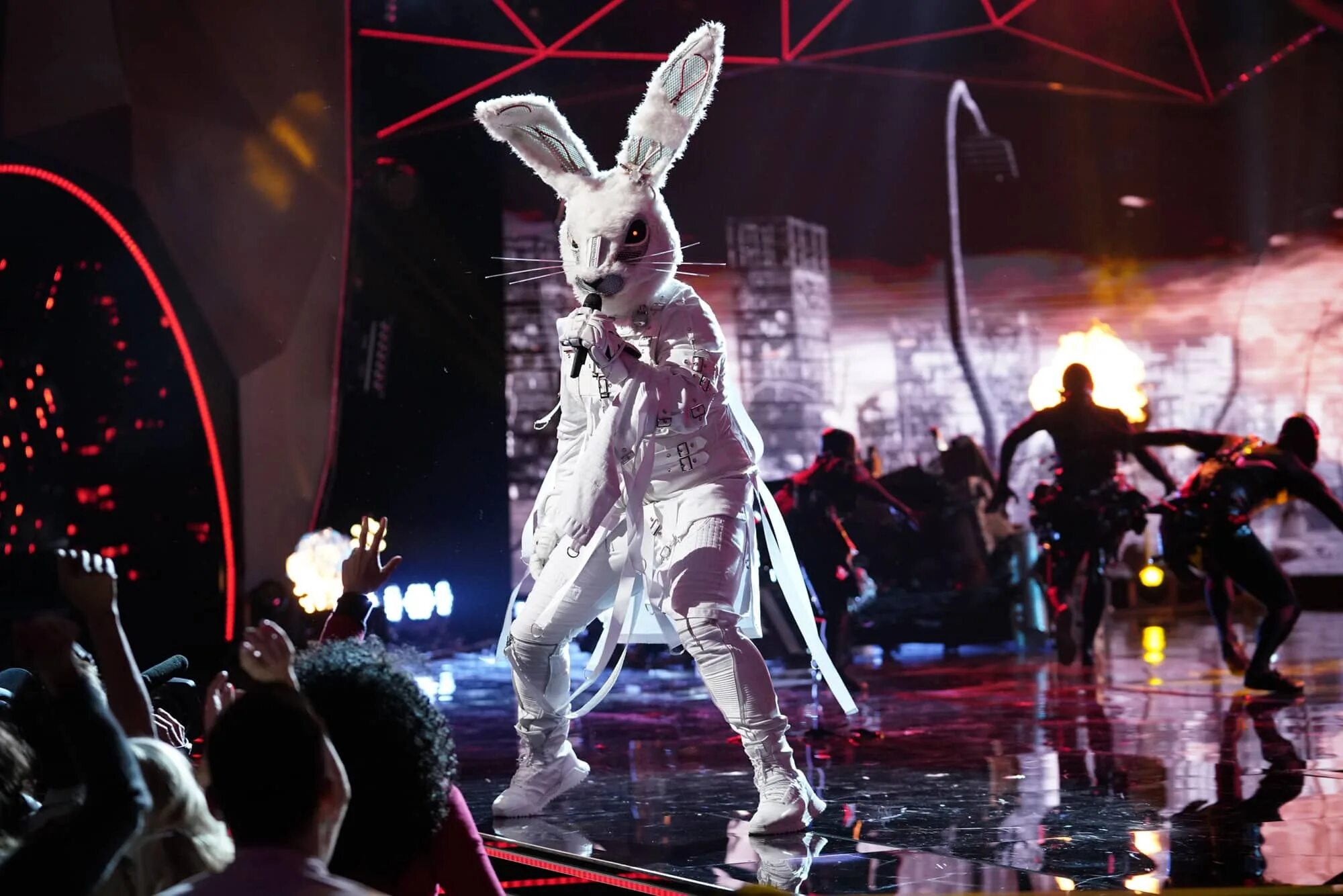 Singing rabbit. Шоу "the masked Singer" -2020. The masked Singer кролик.