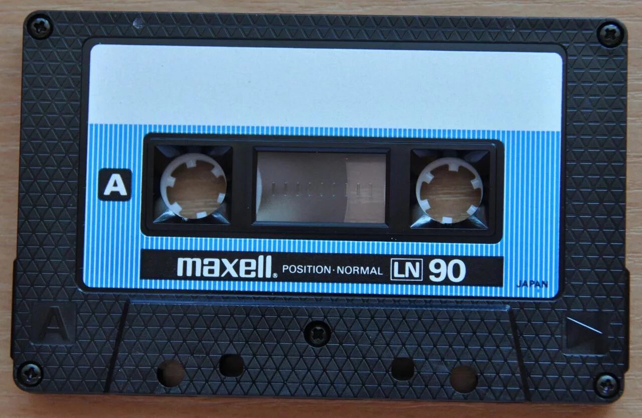 Замена кассеты. Кассета Maxell ln90. Кассета Maxell Ln c90. Аудиокассета Maxell Ln 90. Кассета Maxell Ln 60.