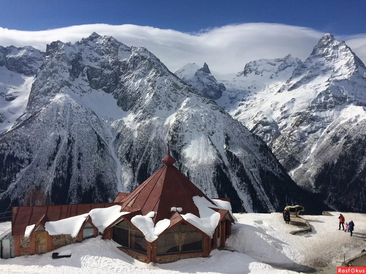 Домбай фото. Домбай. Дамбай или Домбай. Данбай Ставрополье. Домбай г.Мусса -Ачитара.