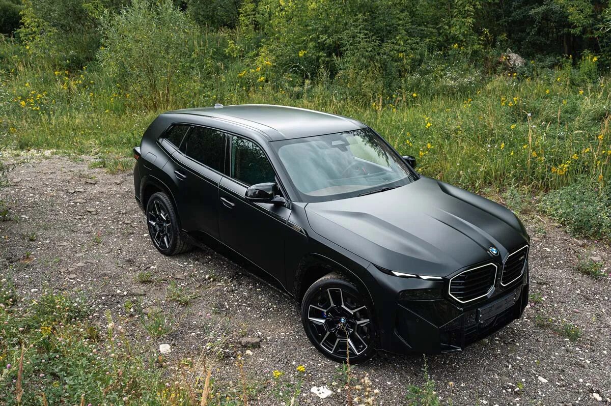 BMW XM черный. BMW XM Black Edition. Красный матовый BMW XM. БМВ XM матовый цвет. Купить бмв хм