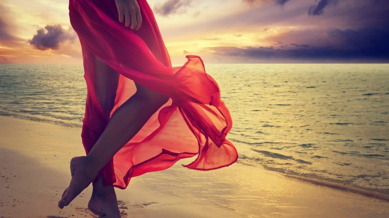 Девушка-море. Девушка в Красном платье на море. Девушка в Красном платье на пляже. Красивые девушки на море. Песня наше лето закаты