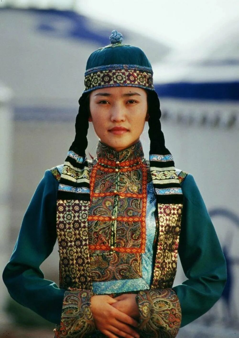 Этнические монголы. Ногук монгольская Королева. Дэли национальный костюм Монголии. Татаро-монгольский национальный костюм.