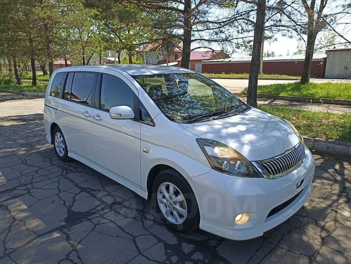 Toyota isis. Тойота исис 2011 года. Toyota isis. Toyota isis. Тойота исис 2011 года.