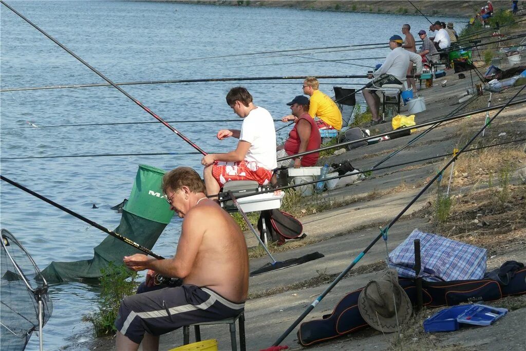 Рыбалка в нерестовый запрет. Ловля рыбы в запрещенном месте. Рыбалка на Цимле. Ограничения рыбалки в Ростовской области.