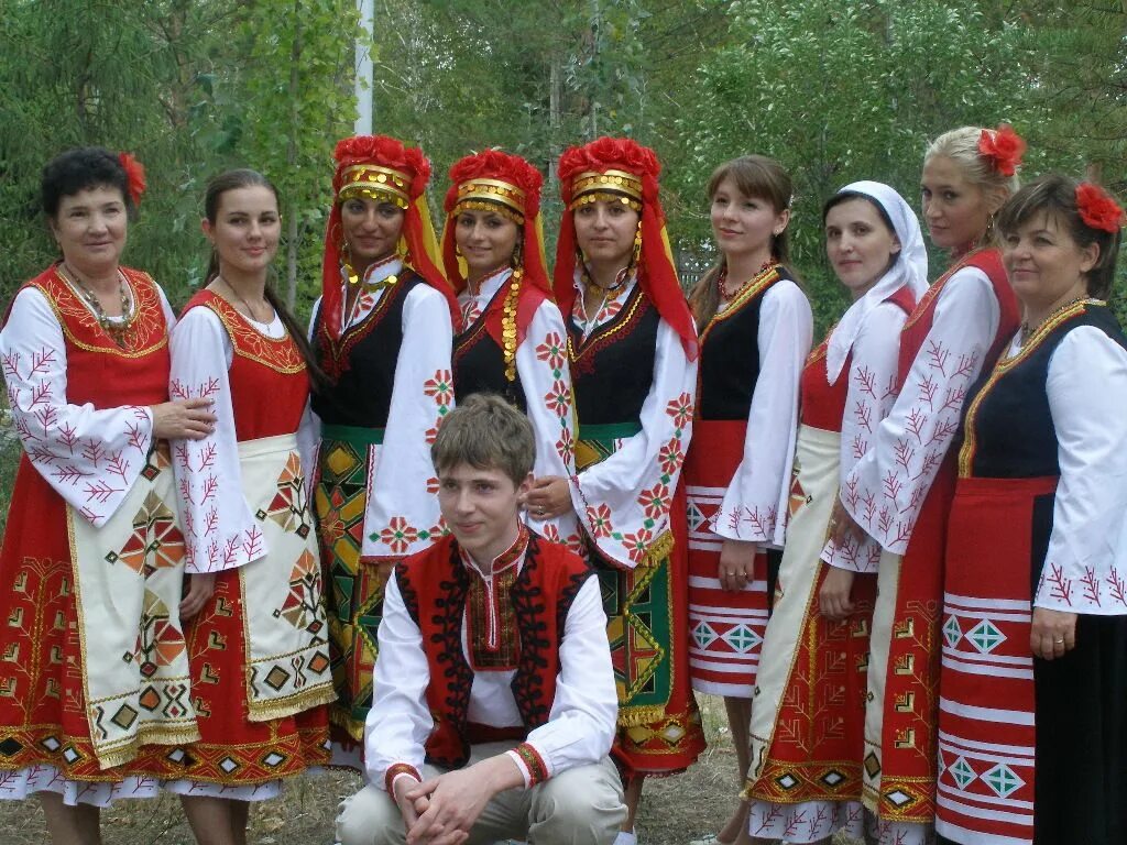 Чехи сербы болгары. Болгары. Белград национальный костюм сербия. Чехи сербы болгары. Национальная одежда болгарии.
