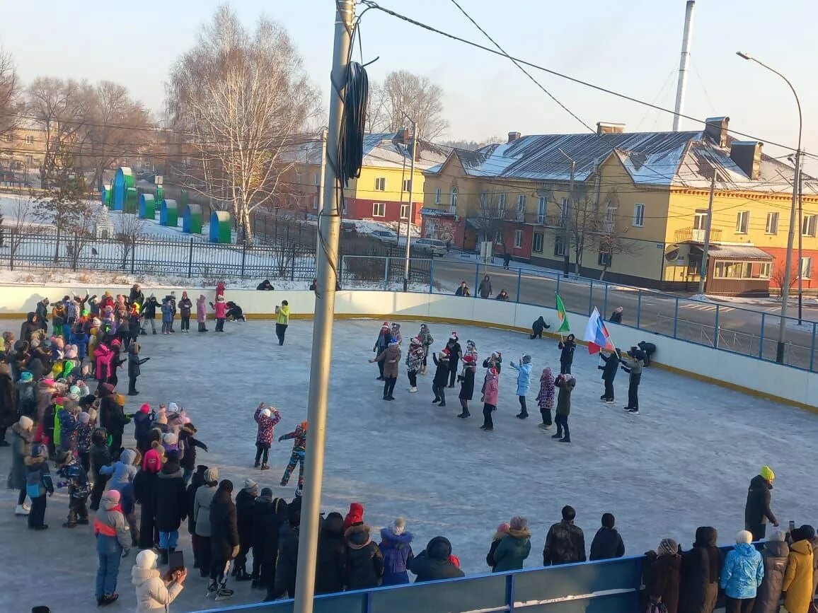 Катков новости. Каток. Открытый Ледовый каток. Открытый Ледовый каток на школьном участке. Открытые катки.