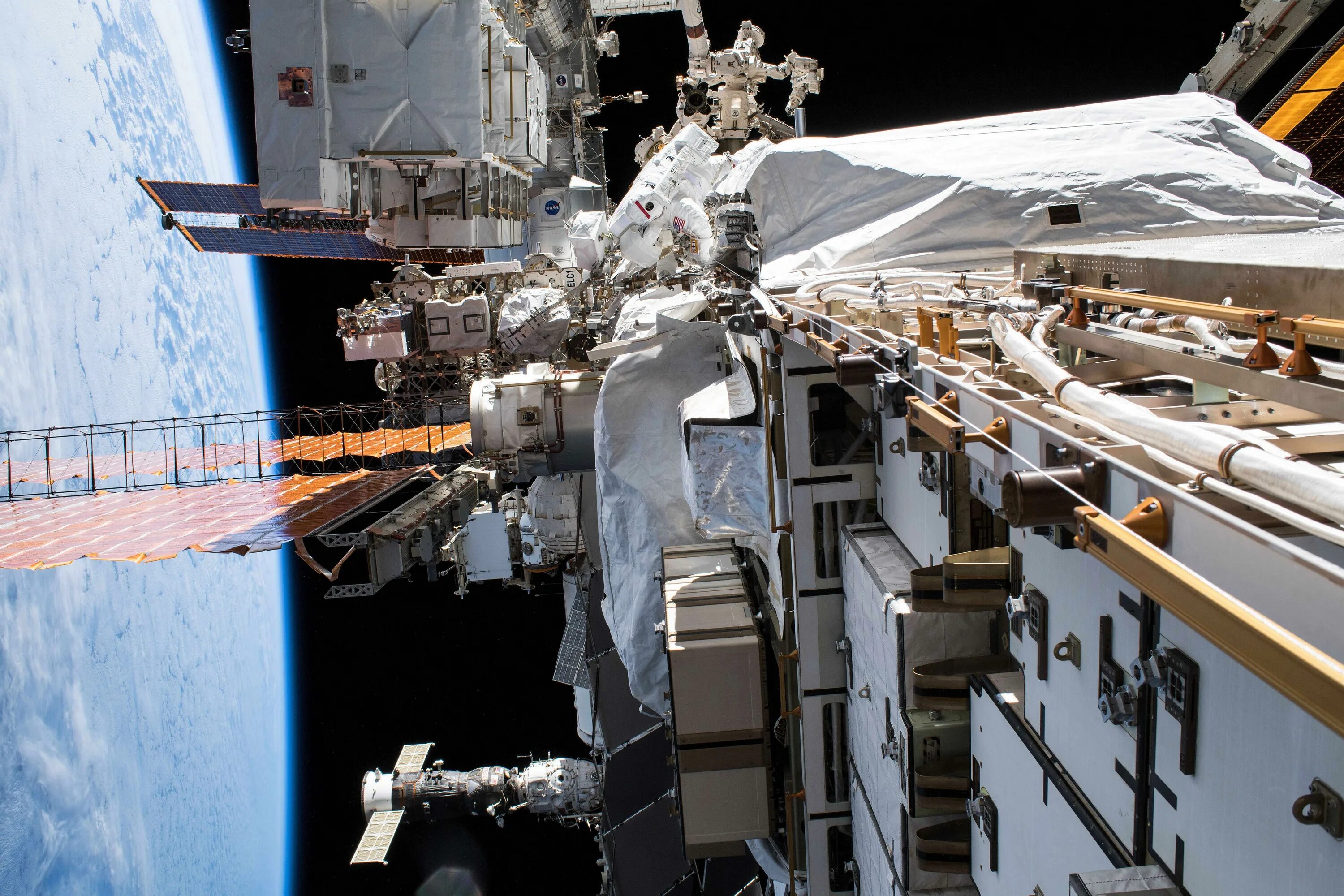 Какая космическая станция сейчас работает в космосе. МКС станция 2021. Пирс (модуль МКС). Международная орбитальная станция МКС. 1с в 1мкс.
