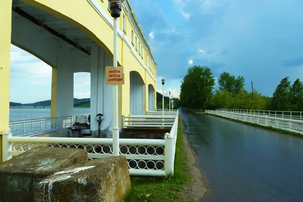 Михайловск Уральская Швейцария. Плотина Михайловск Свердловская область. Михайловская плотина Свердловская область. Михайловск дамба. Горы михайловска