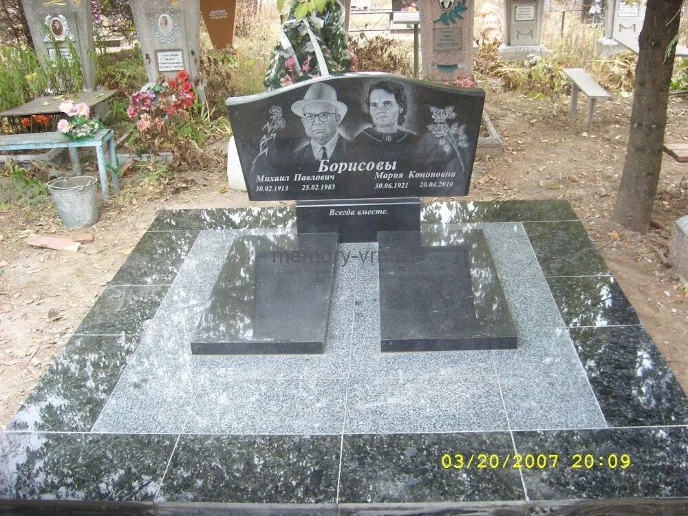 памятник семейник. семейные памятники на могилу. черный гранит семейный 16 ермис. двойные гранитные памятники. двойные памятники на могилу.