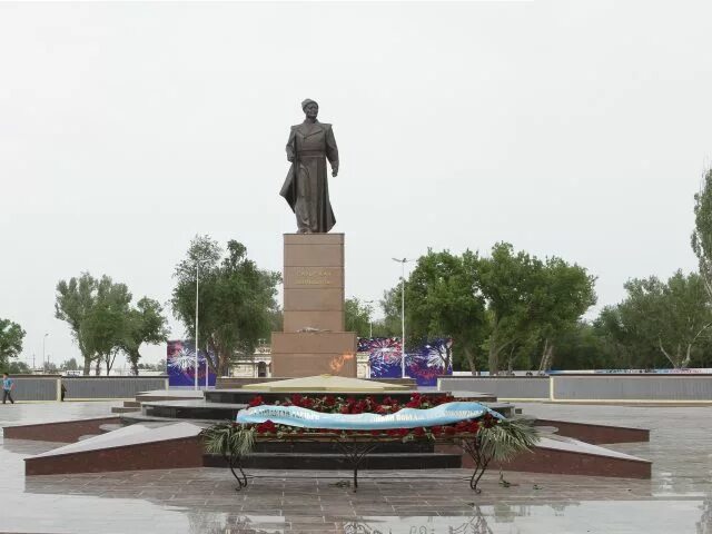 Женис парк в Таразе. Тараз парк Рыскулбекова. Набережная в Таразе. Бауржан Момышулы ПАМЯТНАМ В Таразе.