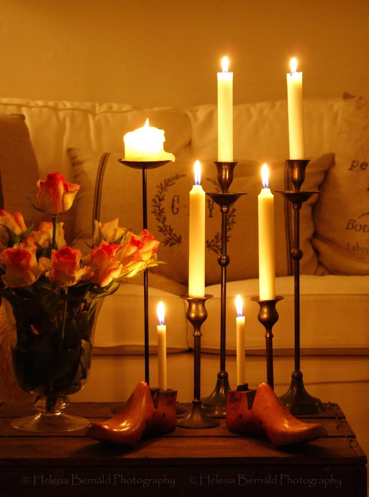 Романтические свечи. Интерьерные свечи. Свечи в интерьере. Канделябр со свечами.