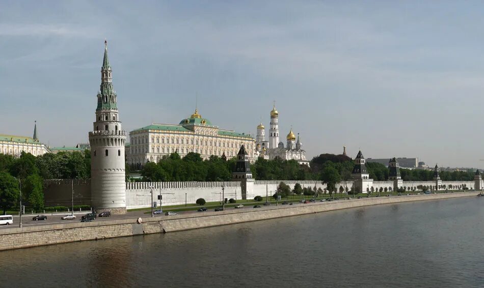 Завод белый кремль чистополь. Белый кремль москва. Московский кремль в белом цвете. Белый московский кремль. Кремль черно белый.