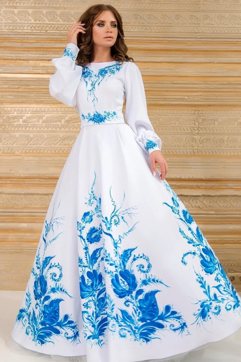 Платье в стиле Гжель. Свадебное платье в русском народном стиле. Славянское свадебное платье. Платье стилизованное в русском стиле. Синее русское платье