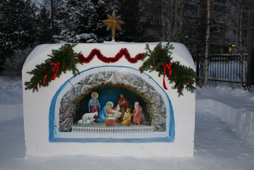 богоявленский собор орел внутри. рождественский сочельник (навечерие рождества. вертеп из снега рождество христово у храма. украсить храм к рождеству. псково-печерский монастырь рождество вертеп.