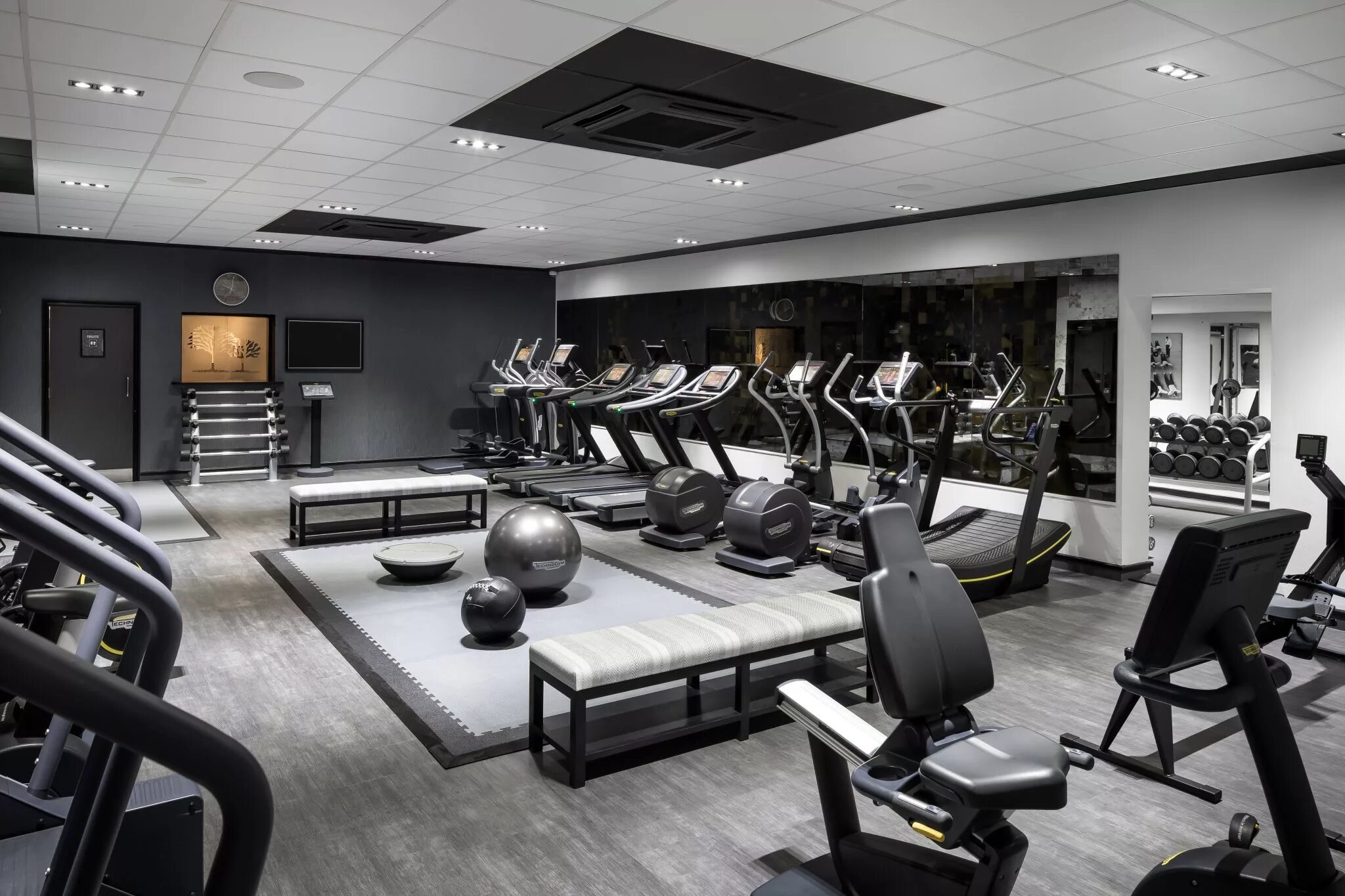 Элитные фитнес клубы. Фитнес зал. Тренажерный зал. Encore fitness ясенево. Тренажерный зал.