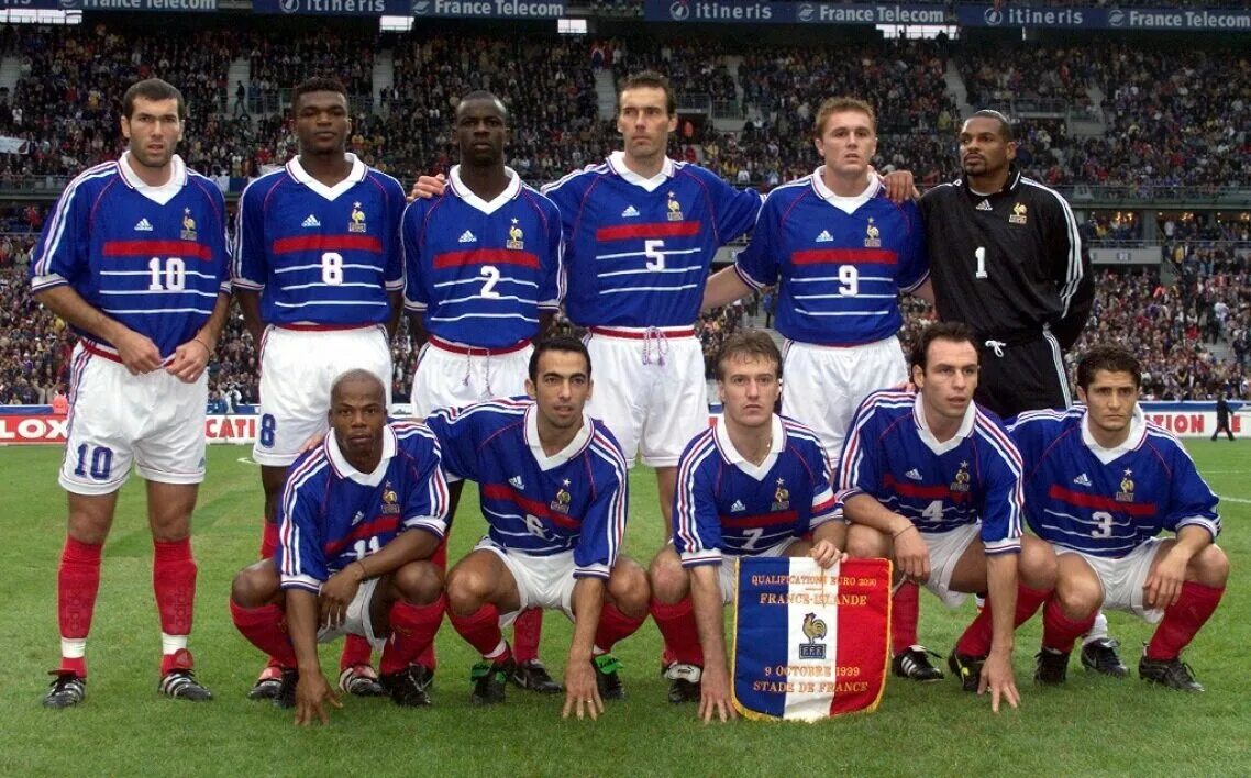 Франция чемпион какого года. Сборная Франции ЧМ 1998. Сборная Франции евро 2000. Сборная Франции 2005. Сборная Франции 2001.