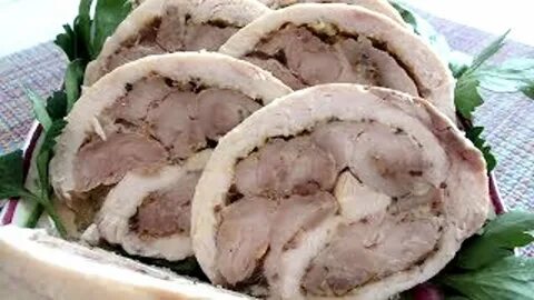 Рулет из свинины и курицы