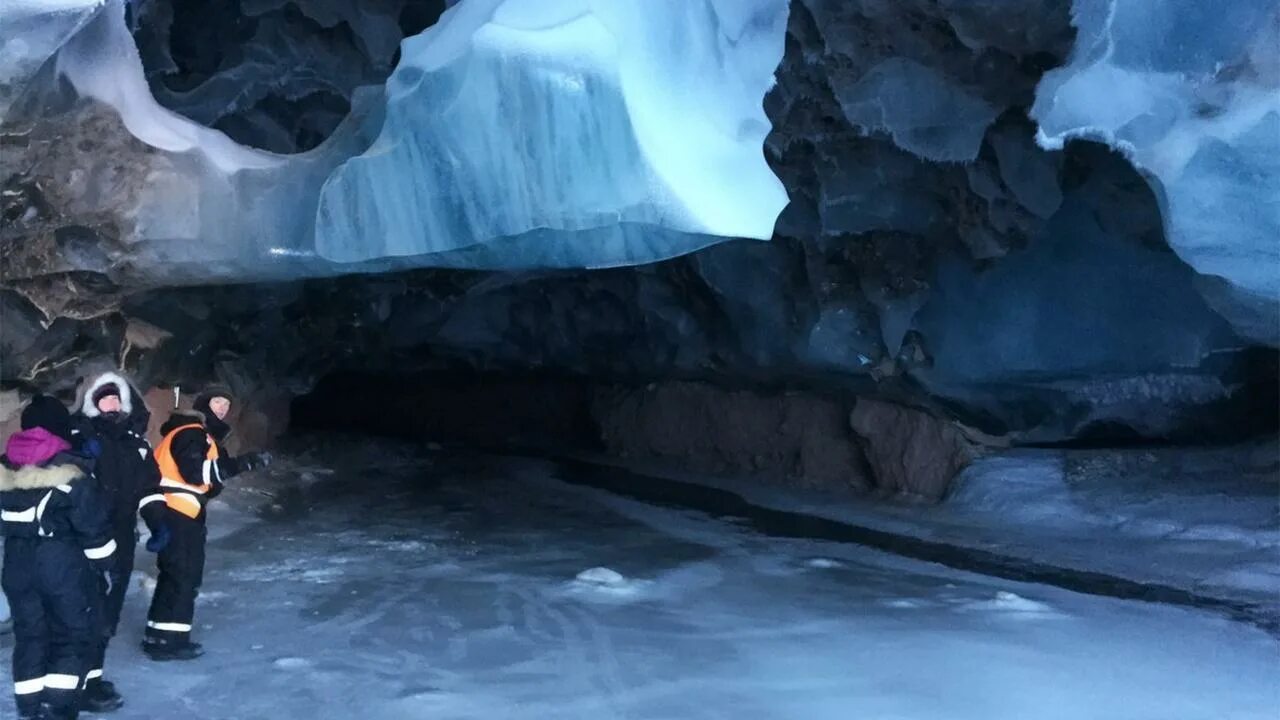 Ледяная пещера из ледникового периода. Ледниковые пещеры Питер. Пещера с газом Ледниковый период. Тема ледового