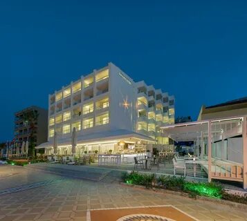 The beachfront hotel 4