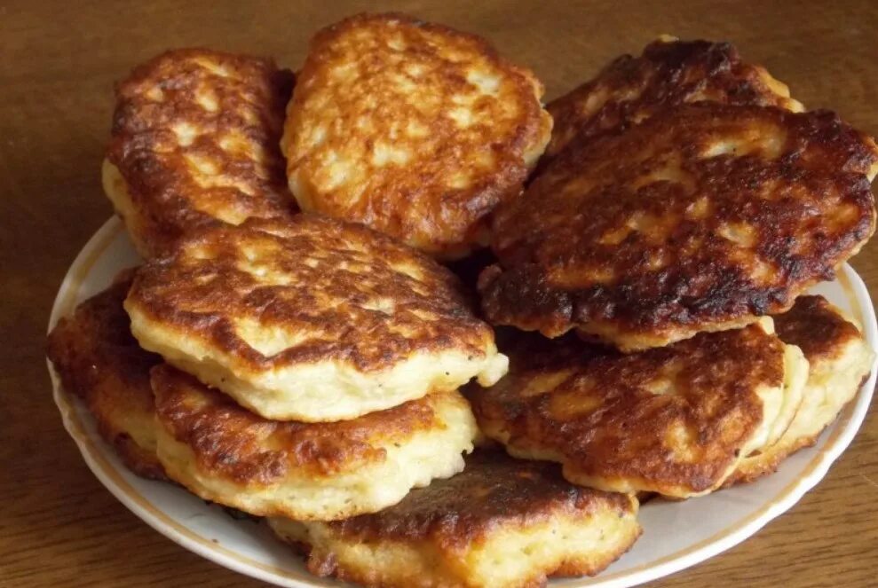 Оладьи с мясом. Мясные оладьи рецепт. Оладьи из мяса свинины. Мясные оладьи рецепт. Оладьи из куриного фарша на сковороде.