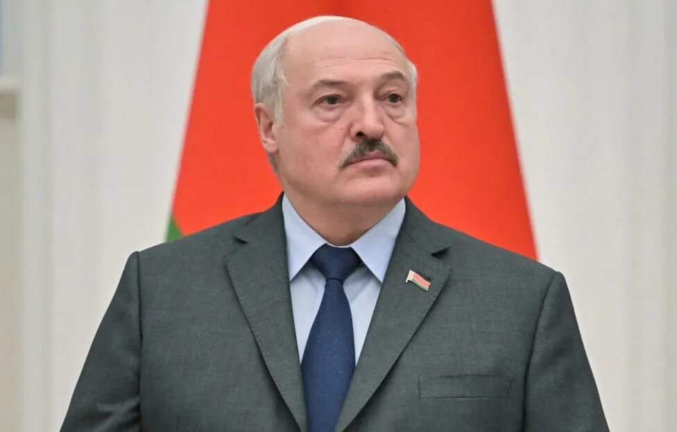 Какую награду получил лукашенко. Указ лукашенко. лукашенко про сентябрь. лукашенко угрожает. самолет лукашенко.