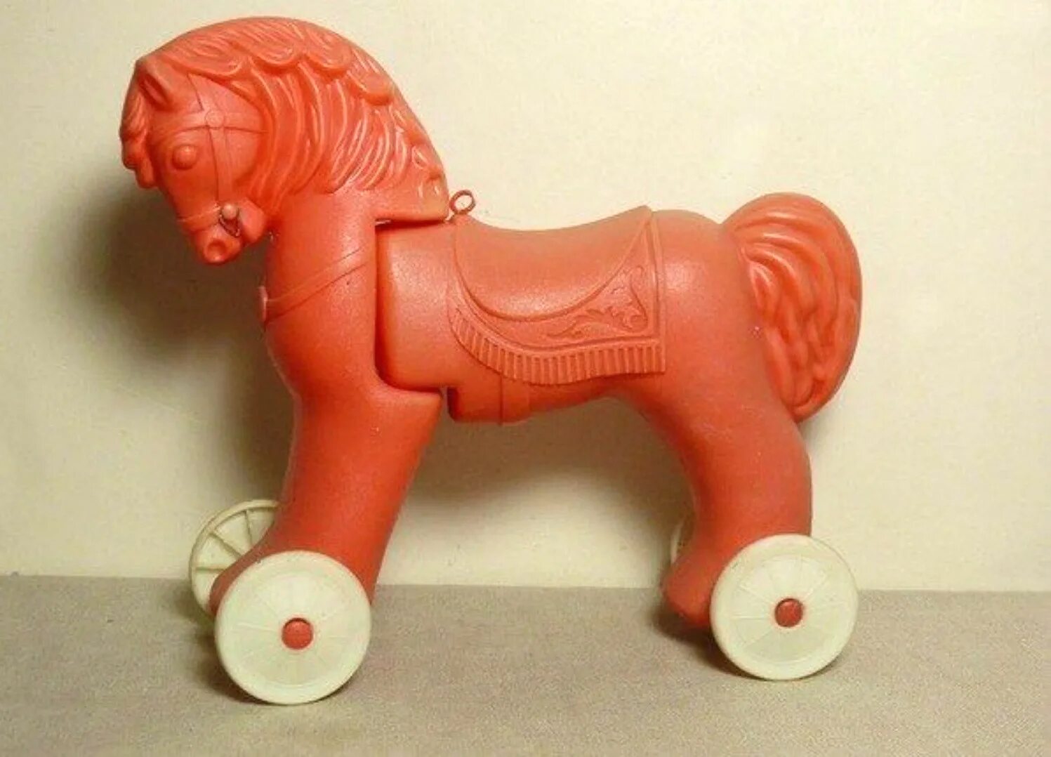 Советские игрушки. Старинные игрушки для детей. старинные игрушки из пластмассы. игрушки советского детства.