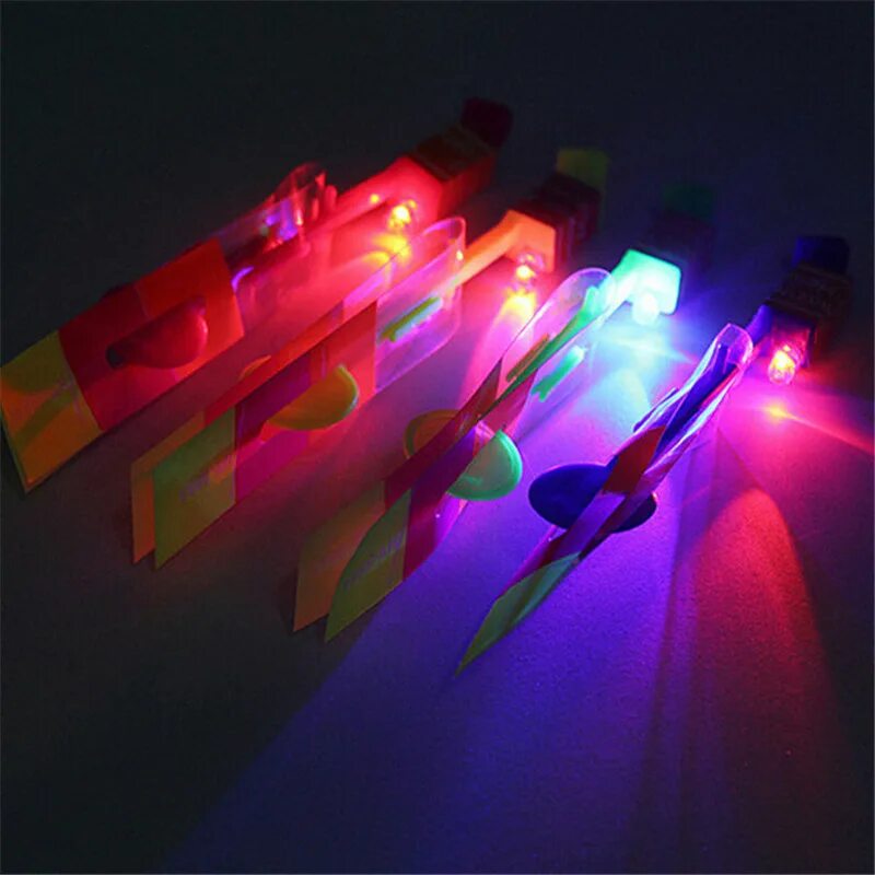 Нло в небе. Светодиодные вертолетики. След от ракеты. Светящаяся ракета. Световая ракета.