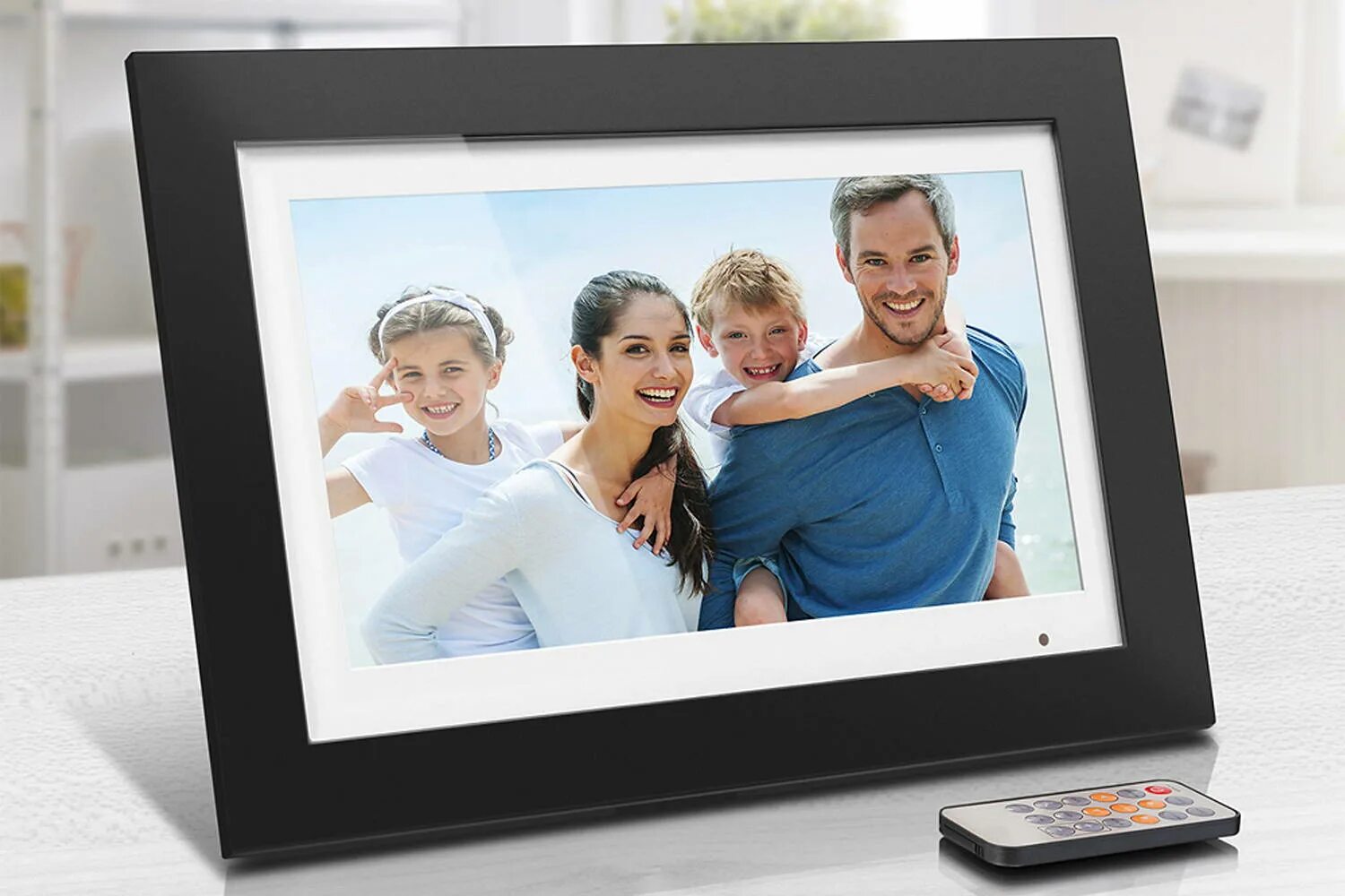 Цифровая фоторамка tft 15”. Фотография семьи в рамке. Фоторамка цифровая электронная. Digital picture frame. Фоторамка the best.