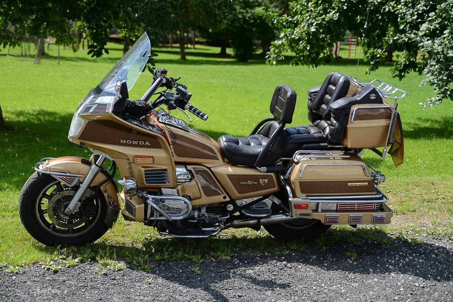 Honda gl1200 Gold Wing. Honda Goldwing 1200. Хонда Голд Винг 1200. Хонда Голдвинг gl 1200.