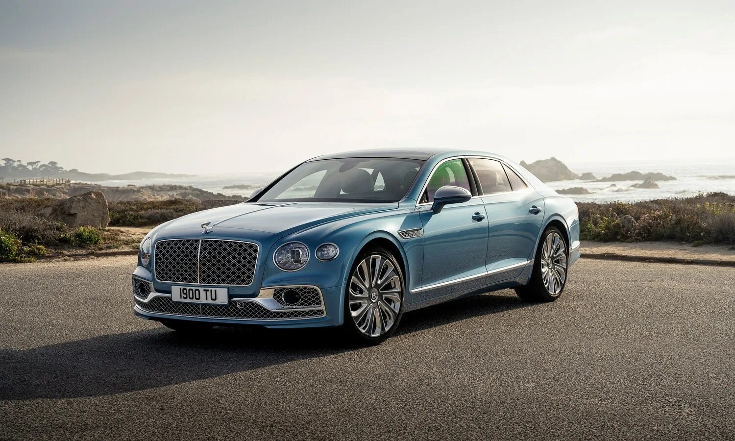 Бентли flying. Бентли Континенталь Flying Spur 2022. Bentley Continental Flying Spur 2022. Bentley Flying Spur Mulliner. Bentley Mulliner 2022.