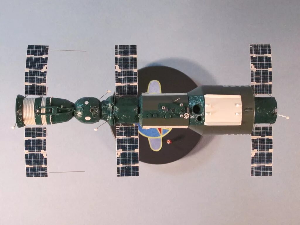 МКС модель 1/144. МКС 1:144 бумажная модель. Макет космической станции. Макет космического корабля. Станция мир 1