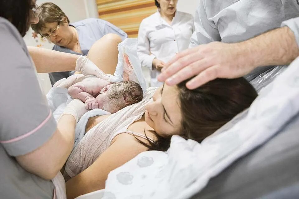 Как рожают женщины в роддоме. Процесс рождения ребенка.