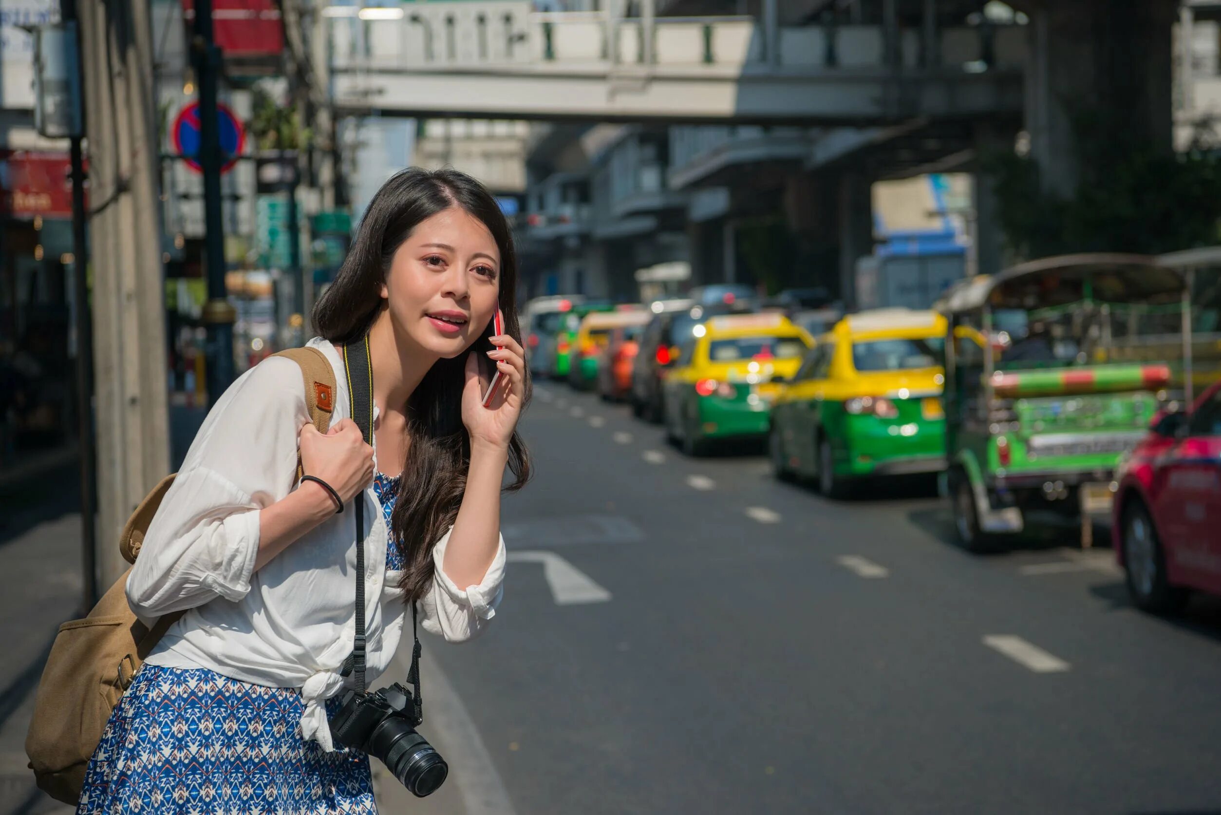 Thai streets. Девушки на улицах Бангкока. Китаянки в повседневной жизни. Девушки Бангкока уличные. Китаянка на остановке.